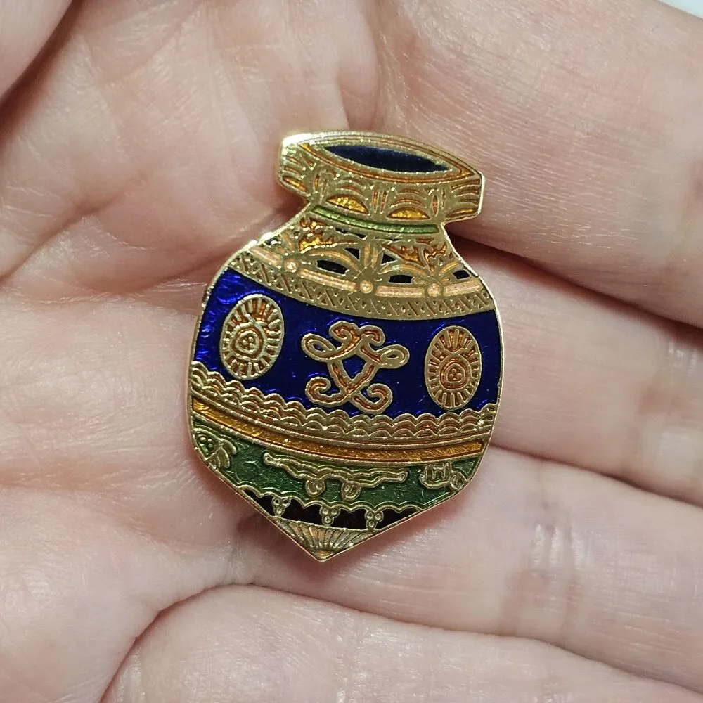 The Pin Place Vintage Gold Tone Blue Enamel Vase Urn Pin Enamel Hat Lapel